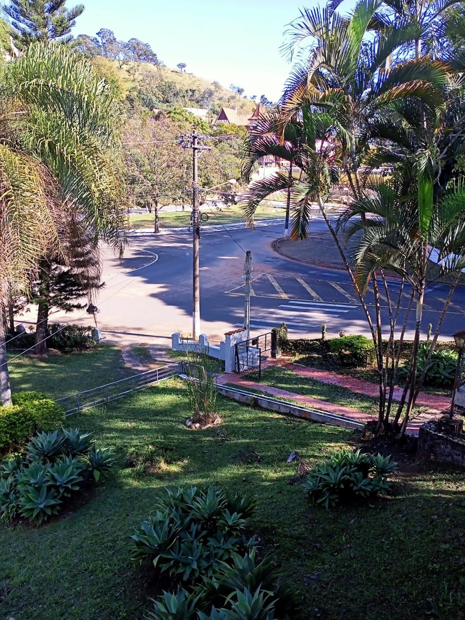 Casarao Ao Lado Do Hotel Majestic Águas de Lindoia Exterior foto